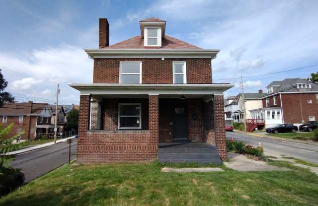 Beautifully Updated 3 Bedroom Home - 320 North 2nd Street, Jeannette, PA 15644
