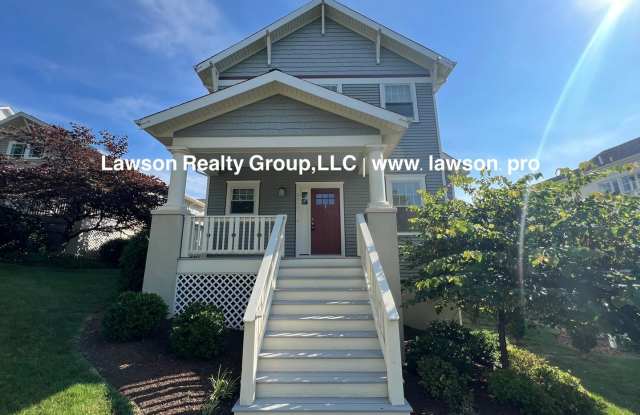Upscale Three Bedroom in Colonial Green with Garage photos photos