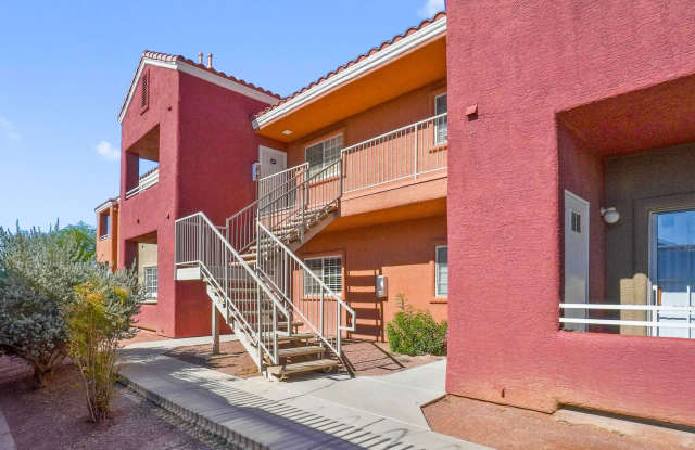 BEAUTIFUL 2 Bedroom Condo near Nellis Airforce Base! *** MOVE IN SPECIAL FOR OCTOBER - $600 off 1st Month's Rent *** - 4730 East Craig Road, Nellis AFB, NV 89191
