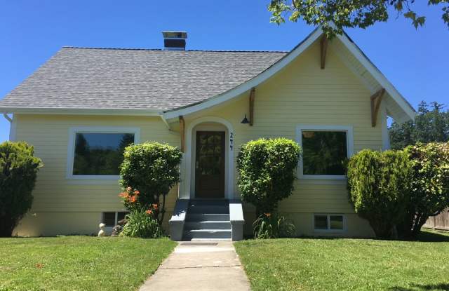 3 Bedroom 1.5 Bath Single Family house on large lot photos photos