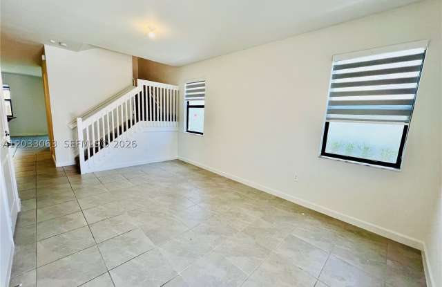 11925 SW 247th Ter Gallery 2