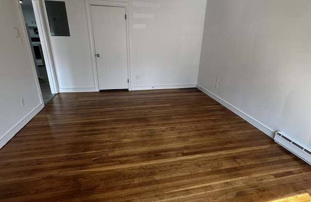 15 Patrick Henry Street Gallery 3