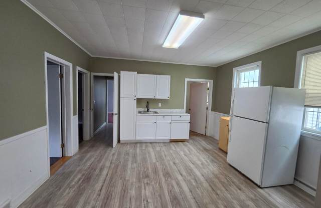 Spacious single family home in the heart of Danbury City Center Gallery 3