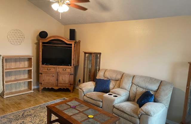 MAY PRE-LEASE!!!! Adorable 3 Bedroom Home in Westfield Gallery 3