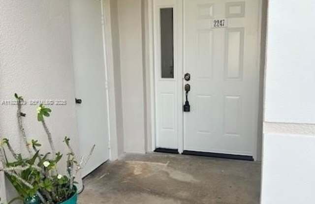2247 SE 27th Dr - 2247 Southeast 27th Drive, Homestead, FL 33035