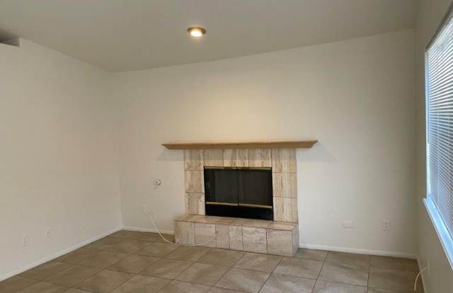 Spacious Home For RENT: 3 Bed / 2 Bath, Fenced in yard + 2 Car Garage!  MOVE IN READY! Gallery 4