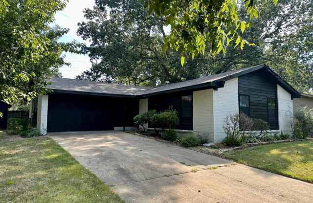2003 Cenwood, Jonesboro AR **House with Garage** Gallery 1