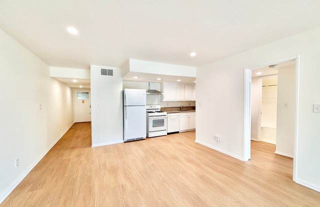 Bright 2 Bed 2 Bath | Surfside Community | Port Huenume - Steps from the Beach photos photos