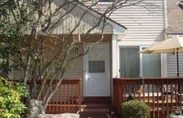 9 Thistle Way - 9 Thistle Way, Broad Brook, CT 06016