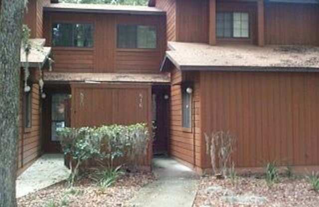 Nice townhouse close to Uf, shopping and restaurants. photos photos
