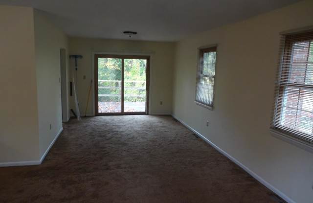 607 RIDGE DRIVE Gallery 4