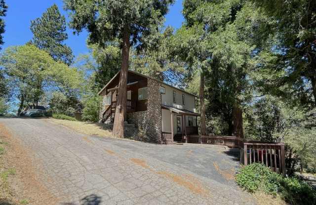 Spacious 2-Story 3-Bedroom Home in Crestline! photos photos