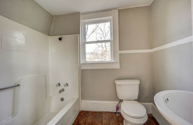 Charming 2 Bed/2 Bath Craftsman Home Gallery 4