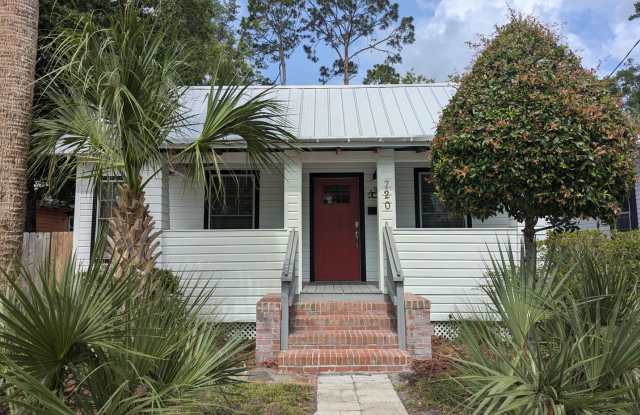 Stunning Fully Renovated 3-Bedroom, 2-Bathroom Cottage-Style Home photos photos