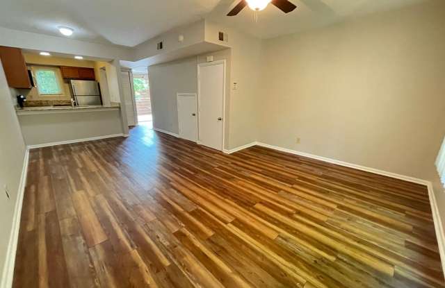 Wow! Must-see 2br in Chancellor Square...Updated, modern interior, walking distance to campus & downtown! Gallery 1