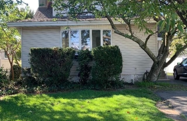 19 4th Avenue - 19 4th Avenue, East Rockaway, NY 11518