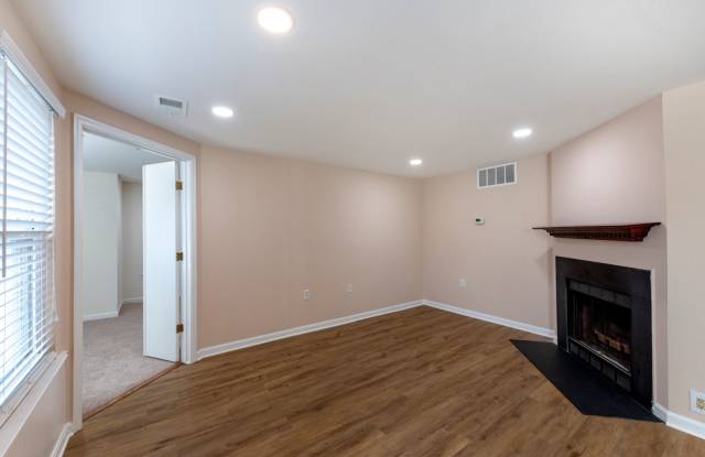 FOR RENT- 4356 pembrook vilage,Dr# 65,Alexandria,VA,22309 photos photos