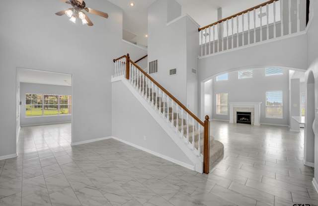 5718 Gloucester Gallery 4