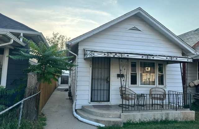 Charming 4bd/1ba Home in Denver, CO- Available April 1st! photos photos