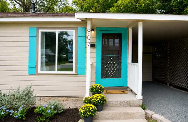 2 bedroom North Loop Bungalow photos photos