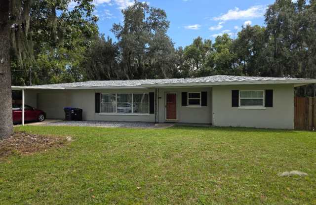 PRIME CRYSTAL RIVER LOCATION – 3 BEDROOMS • 2 BATHS • 1-CAR GARAGE Gallery 1