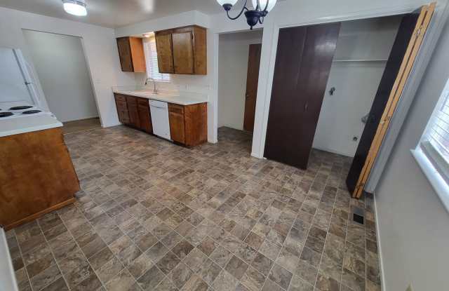 Brick home on the Westside of town- 1704 Pyrenees St. Carson City Gallery 4