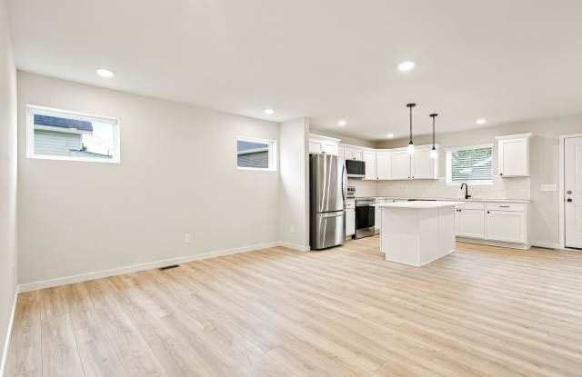1 Month FREE Rent! Applied to Your First Full Month. Terms & Conditions Apply. Gallery 4
