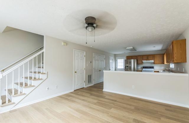 Newly renovated 2bd/1.5 bath end unit townhouse in quiet neighborhood - 357 Amelon Road, Madison Heights, VA 24572