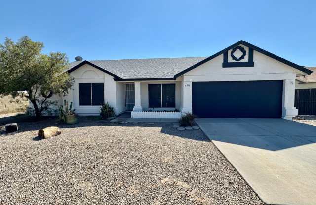 3 Bedroom 2 Bath Single Level Home! NO HOA Gallery 1