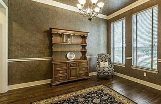 5249 Cornerwood Drive Gallery 4