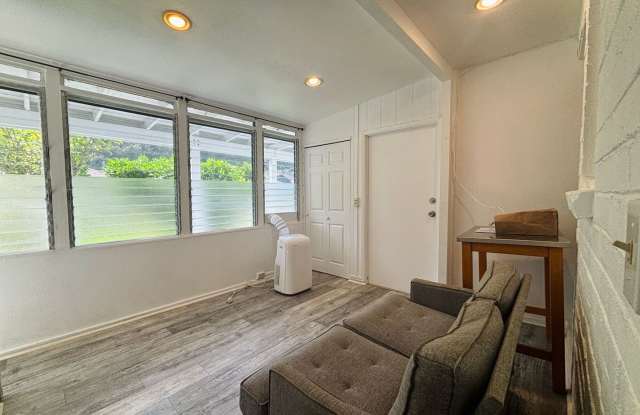 Spacious 1 Bedroom in Nuuanu with AC, Parking, Outdoor Patio Gallery 1