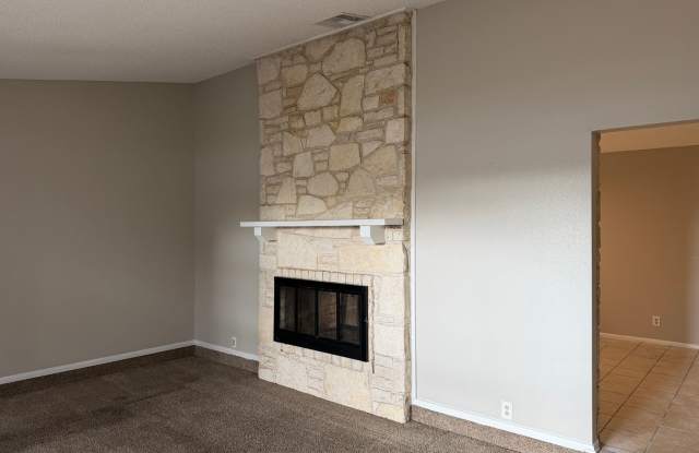 Beautifully Renovated 4 Bedroom Gallery 3