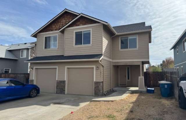 Duplex SW Redmond photos photos