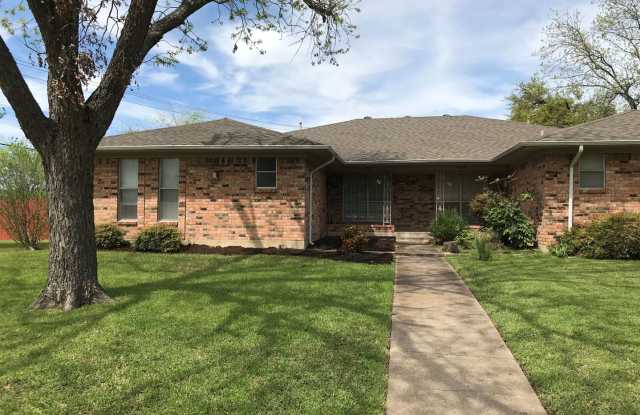 Richardson 2 Bedroom 2 Bathroom and 1 Car Attached Garage with Opener. - 401 Tiffany Trail, Richardson, TX 75081