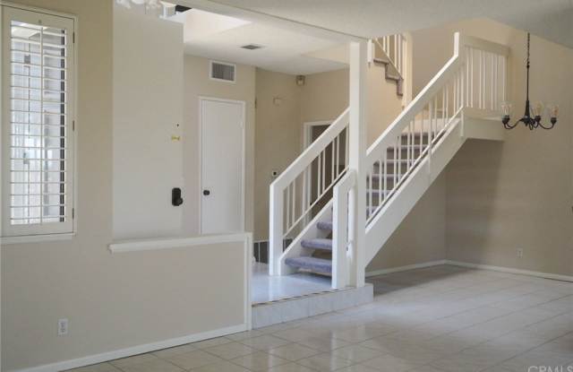 2400 N North Creek Lane Gallery 2