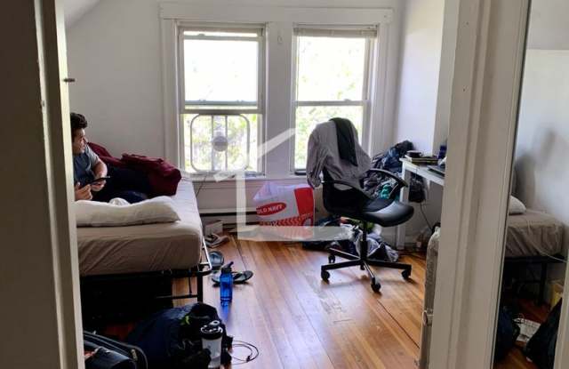 Big 6-Bed 2-Bath Comm Ave Allston/Brighton Gallery 4