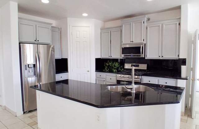 Bright & Spacious 5-Bedroom  and 3.5 Bathroom Home in Fresno! Gallery 4