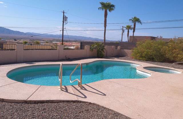 Long-Term Lake-View Rental Pool Home Gallery 4