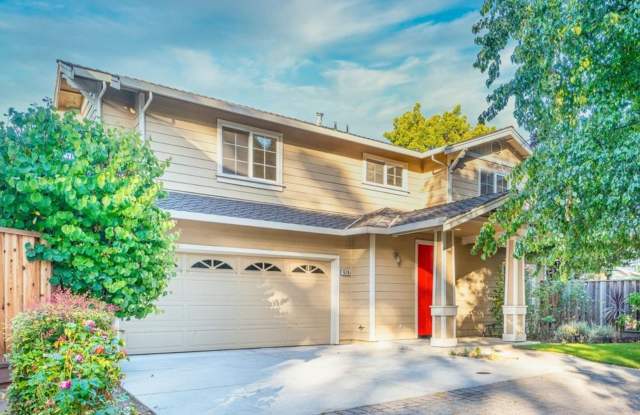 Beautiful Home On Corner Lot, Spacious Inisde, Nice Yard, A/C, New Kitchen Appliances! photos photos