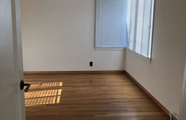 5850 CALVIN Avenue Gallery 4
