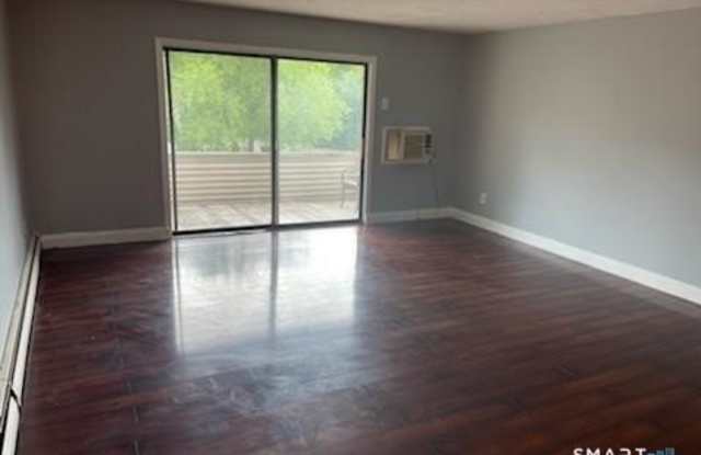 565 Talcottville Road Gallery 4