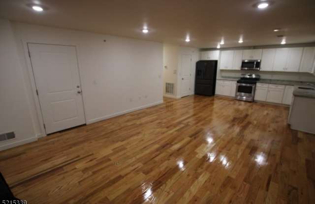 100 Grove Ter Gallery 4