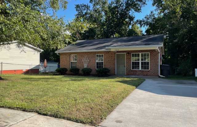 3 Beds/ 1 Bath Charming House! - 1408 Furlough Avenue, High Point, NC 27260