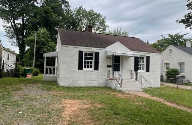Cozy Two bedroom one bath House Gallery 3