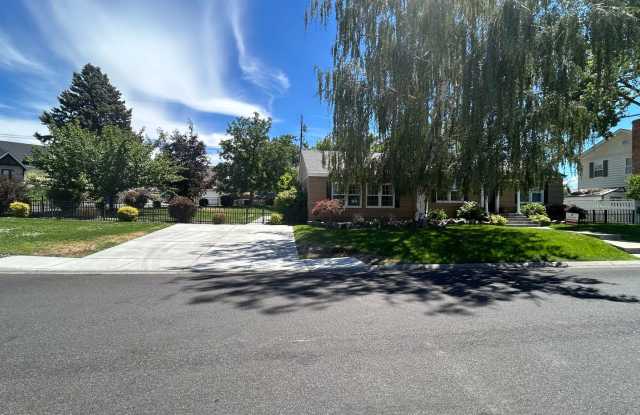 NEW LISTING In Desirable N. Richland Neighborhood; Walking Distance to Columbia River/Walking Path photos photos