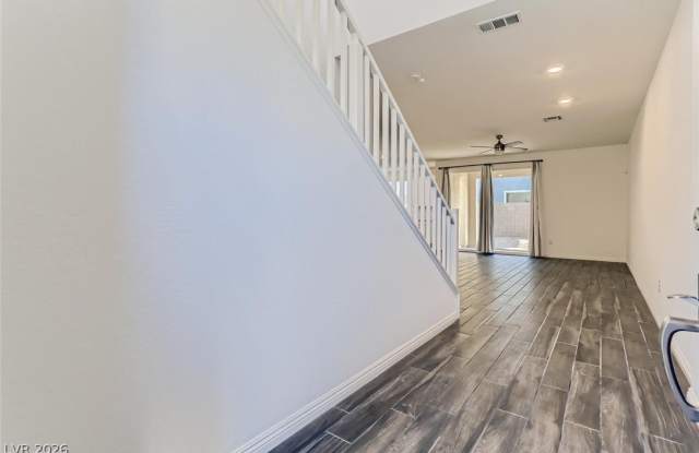 4208 Bayley Skye Gallery 4