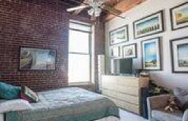 204 West 5th Street Gallery 2