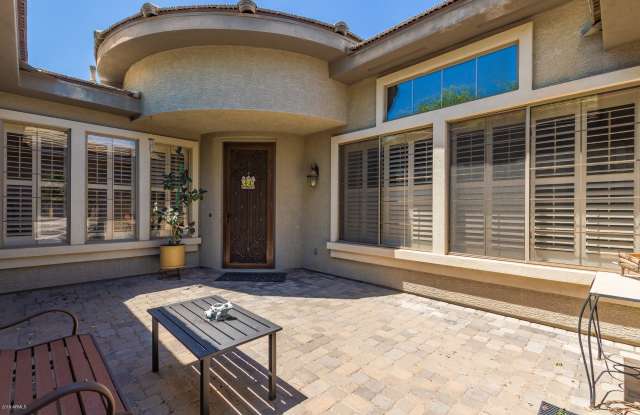 531 E ELGIN Court Gallery 3