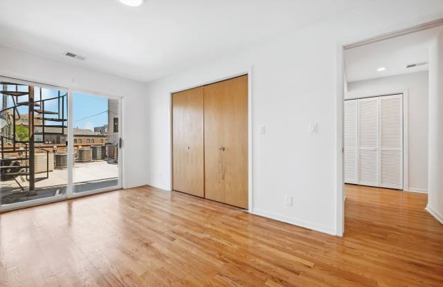 1948 W Byron Street Gallery 4