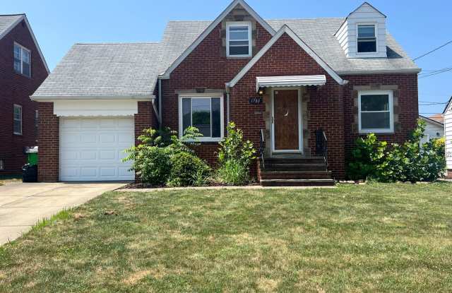 Charming Euclid Home with Spacious Layout photos photos